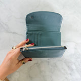 BILLETERA MANUELA VERDE PETROLEO